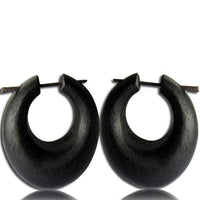 Cargar imagen en el visor de la galería, Narra Holz Pin Ohrringe Creolen Kreise dick handgeschnitzt schwarz 45 mm - chic - net.de
