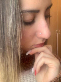 Load image into Gallery viewer, Nasenstecker silber Edelstahl dreickig weiß Zirkonia - chic - net.de
