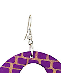 Load image into Gallery viewer, Ohrringe Holz Kreis 50 mm lila braun Kästchen Edelstahl
