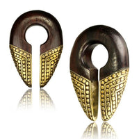 Load image into Gallery viewer, Ohrgewicht Brass Holz Schlüsselloch Dots 10mm Piercing - chic - net.de
