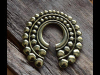 Cargar imagen en el visor de la galería, Ohrgewicht Brass Piercing 14mm Kreise Schlüsselloch - chic - net.de
