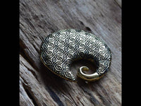 Load image into Gallery viewer, Ohrgewicht Brass Piercing 4mm Blume des Lebens Spirale - chic - net.de
