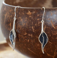 Load image into Gallery viewer, Ohrringe 925 Sterling Silber Blüte 40mm lang oxidiert - chic - net.de
