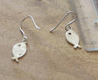 Load image into Gallery viewer, Ohrringe 925 Sterling Silber Fisch gebürstet 15mm - chic - net.de
