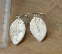 Load image into Gallery viewer, Ohrringe 925 Sterling Silber Oliven Blatt 41mm - chic - net.de
