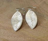 Load image into Gallery viewer, Ohrringe 925 Sterling Silber Oliven Blatt 41mm - chic - net.de
