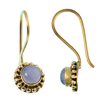 Load image into Gallery viewer, Ohrringe Blume Perlen 8 mm Mondstein weiß Messing Brass antik golden Tribal Ohrhänger - chic - net.de
