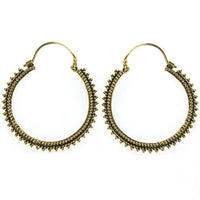 Load image into Gallery viewer, Ohrringe dunkel Punkte Dreiecke rund Messing Brass antik golden Tribal nickelfrei Schmuck Piercing - chic - net.de
