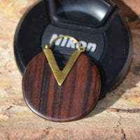 Cargar imagen en el visor de la galería, Ohrringe Narra Holz Brass Bügel gold rund Zacke braun - chic - net.de
