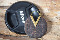 Cargar imagen en el visor de la galería, Ohrringe Narra Holz Brass gold Zacke Blume Mandala - chic - net.de
