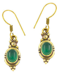 Load image into Gallery viewer, Ohrringe oval Onyx grün Punkte Dreiecke Messing Brass antik golden Tribal Ohrhänger - chic - net.de
