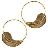 Cargar imagen en el visor de la galería, Ohrringe Ring klein mit Feder aus Messing Brass antik golden Tribal Schmuck Piercing - chic - net.de
