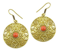 Load image into Gallery viewer, Ohrringe Sandstein Herz Kreis Dreiecke Messing Ohrhänger orange nickelfrei antik golden Tribal Brass - chic - net.de
