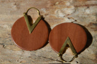 Cargar imagen en el visor de la galería, Ohrringe Sawo Holz Brass Bügel gold rund Zacke braun - chic - net.de
