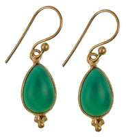 Load image into Gallery viewer, Ohrringe Tropfen Onyx grün Dreieck Messing antik golden Tribal Ohrhänger Brass Schmuck - chic - net.de
