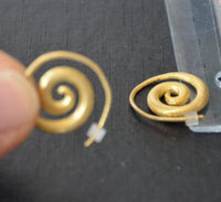 Load image into Gallery viewer, Ohrringe vergoldet 925 Silber gebürstet Spiralen - chic - net.de
