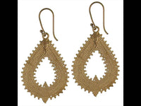 Load image into Gallery viewer, Ohrringe Zopf Tropfen Punkte Kreuz Messing antik golden Ohrhänger Tribal Brass - chic - net.de

