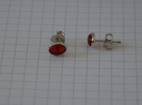Load image into Gallery viewer, Ohrstecker 925 Sterling Silber mit Onyx rot oval 8mm - chic - net.de
