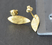 Load image into Gallery viewer, Ohrstecker vergoldet 925 Silber Mandel gewellt - chic - net.de
