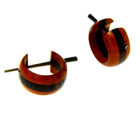 Load image into Gallery viewer, Pin Creolen Stick Ohrringe Holz 15mm rot braun Streifen - chic - net.de
