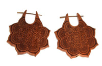 Load image into Gallery viewer, Pin Creolen Stick Ohrringe Holz Mandala Blume 1.6mm groß - chic - net.de
