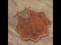 Load image into Gallery viewer, Pin Creolen Stick Ohrringe Holz Mandala Blume 1.6mm groß - chic - net.de
