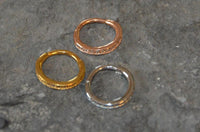 Cargar imagen en el visor de la galería, Segmentring Piercing Kristalle unten Edelstahl Gold PVD - chic - net.de
