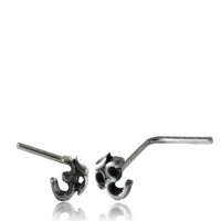 Load image into Gallery viewer, Silber Nasenstecker 0,8 mm Nostril Om L - Form Nasenpiercing - chic - net.de
