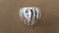 Load image into Gallery viewer, Silberring massiv hell oxidiert Wellen 925er Sterling Silber Damen Silberschmuck Ringe - chic - net.de
