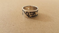 Load image into Gallery viewer, Silberring massiv Muster Vögel dunkel oxidiert Ring 925er Sterling Silber Ringschmuck Damen - chic - net.de
