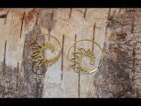 Load image into Gallery viewer, Spiralen Ohrringe Brass Wellen hohle Tropfen antik golden Tribal Piercing - chic - net.de

