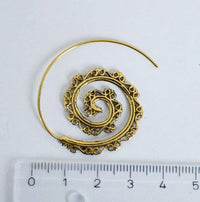 Cargar imagen en el visor de la galería, Spiralen Ohrringe liegend Kerbe Messing Brass antik golden nickelfrei Tribal Piercing Schmuck - chic - net.de
