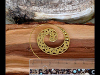 Load image into Gallery viewer, Spiralen Ohrringe S - Formen Spiralen Messing Brass antik golden Tribal Ohrhänger - chic - net.de
